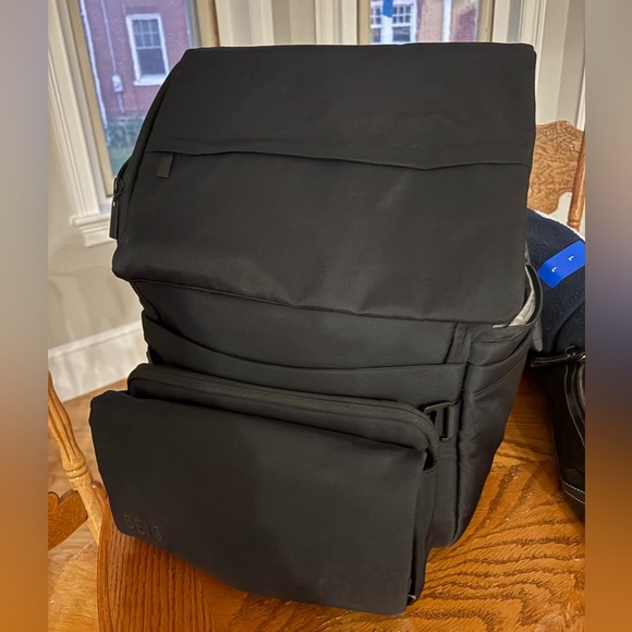 BEIS Handbags - BEIS Ultimate Diaper Bag- sold out new version